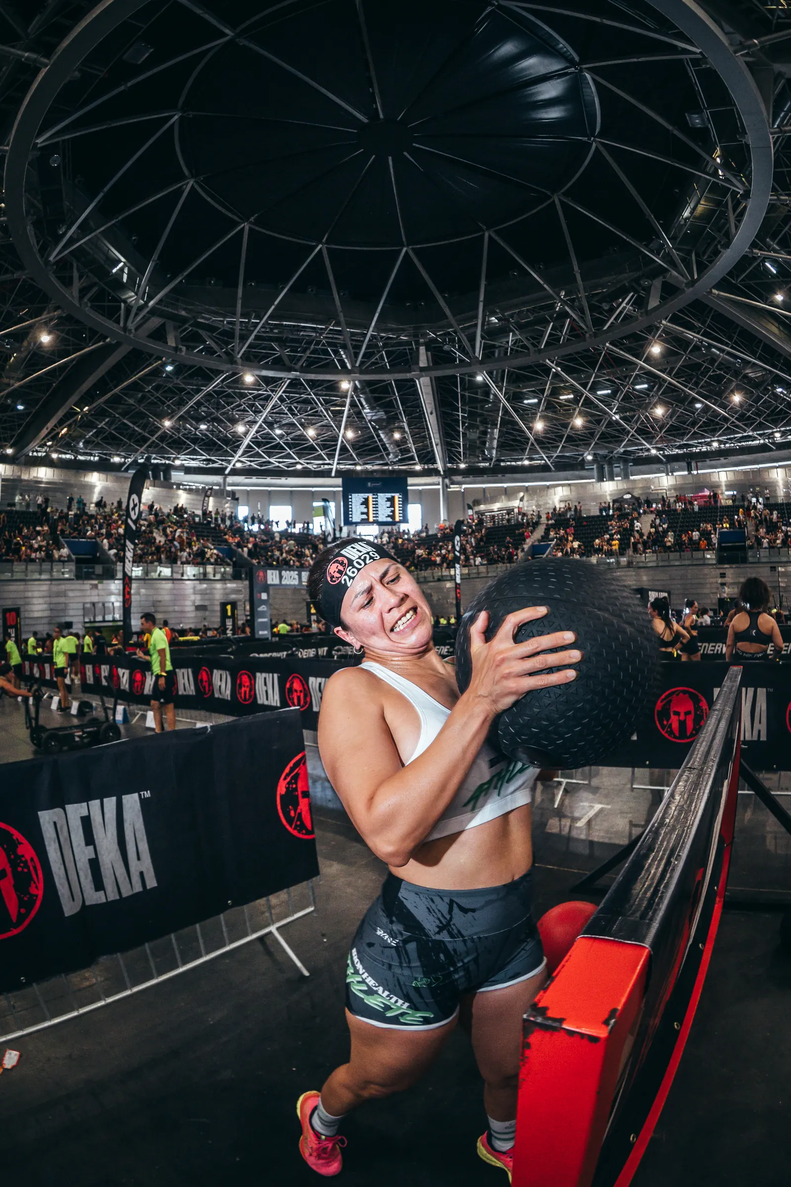 Atleta con balón medicinal