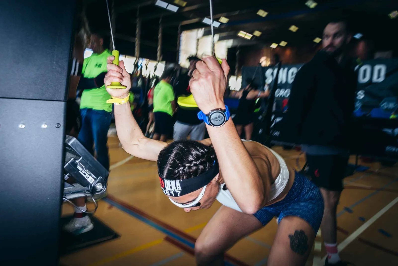 Atleta en el SkiErg durante DEKA Barcelona