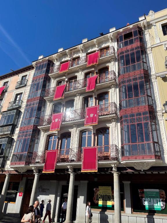 Fachada del hotel en la Plaza de Zocodover