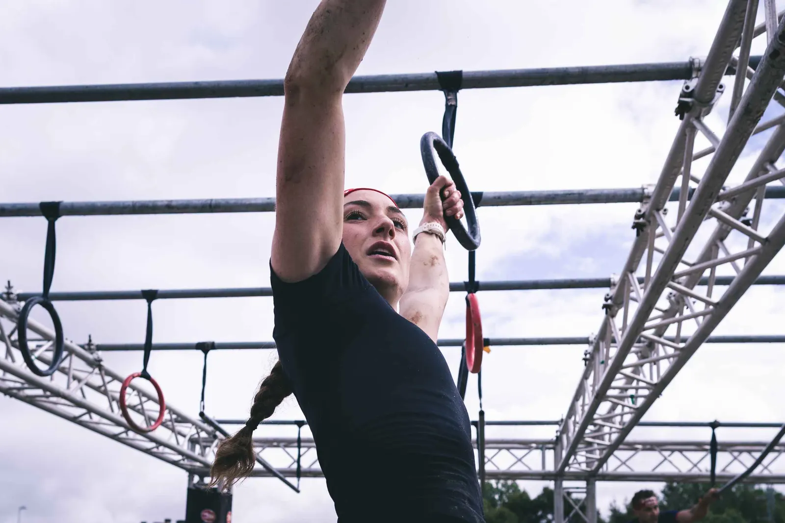 Corredora en el multi-rig de anillas de la Spartan de Madrid
