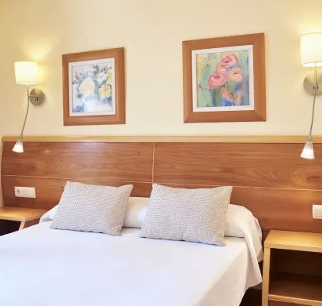 Habitación Doble Estándar del Hotel Invisa La Cala en Santa Eulalia